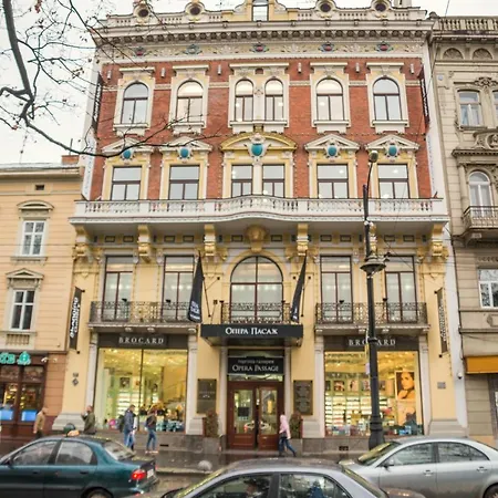 Opera Passage & 3*